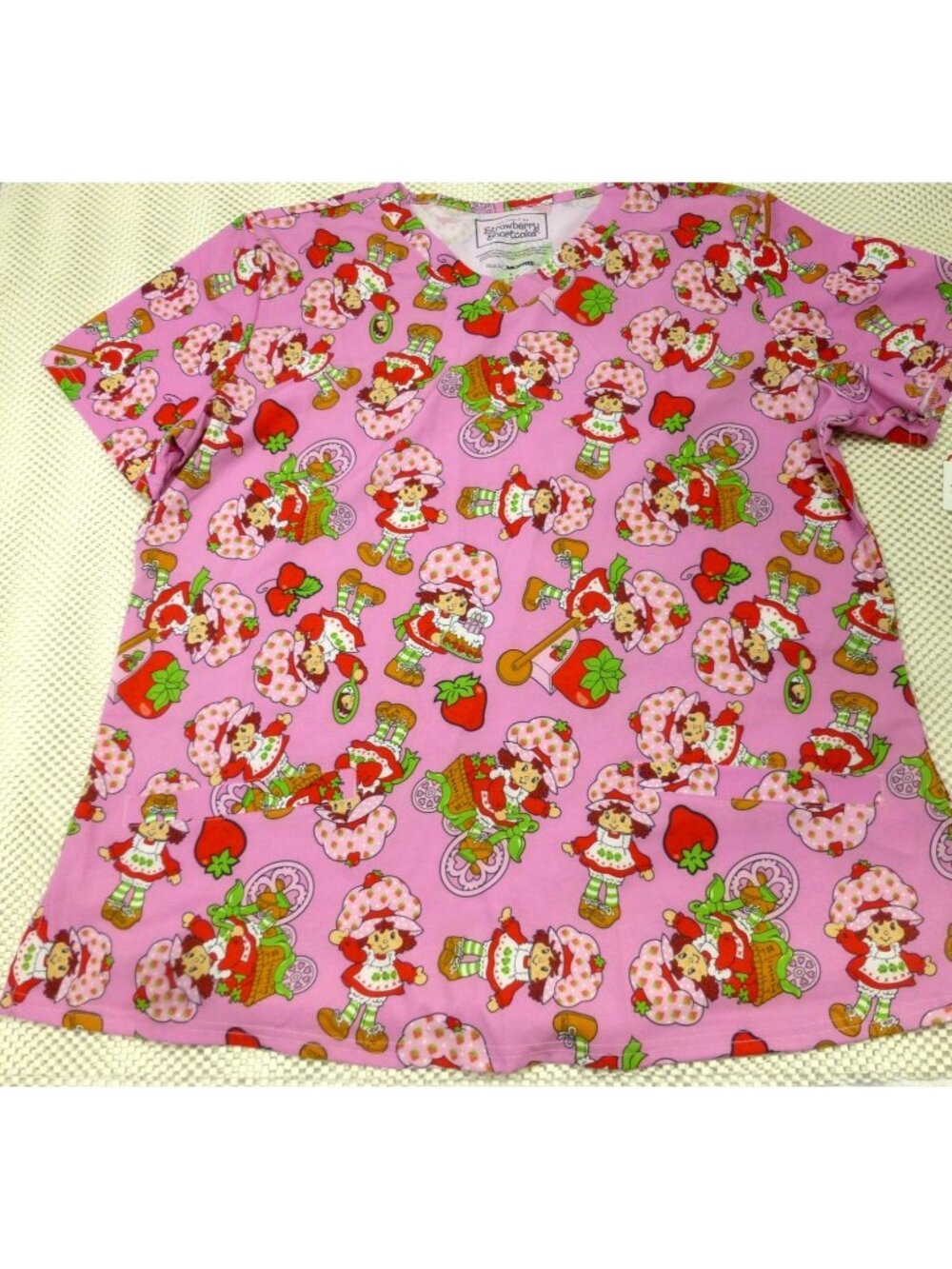 Strawberry Shortcake Pink Scrub Top Women’s L Cartoon Print V-Neck Cotton Blend